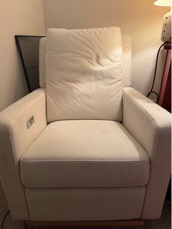 Very comfy and nice rocking chair.