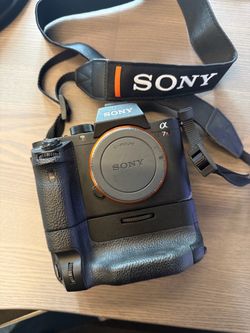 Sony Alpha a7RII Mirrorless Camera Body with Battery Grip