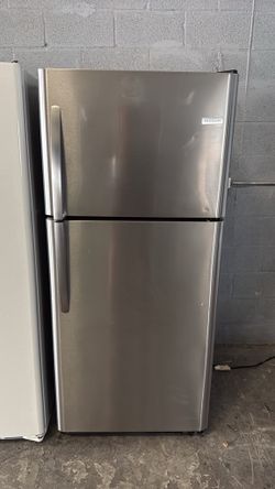 30” Top freezer stainless steel Refrigerador fridge Good Condition working properly 4 Months of warranty delivery  Services