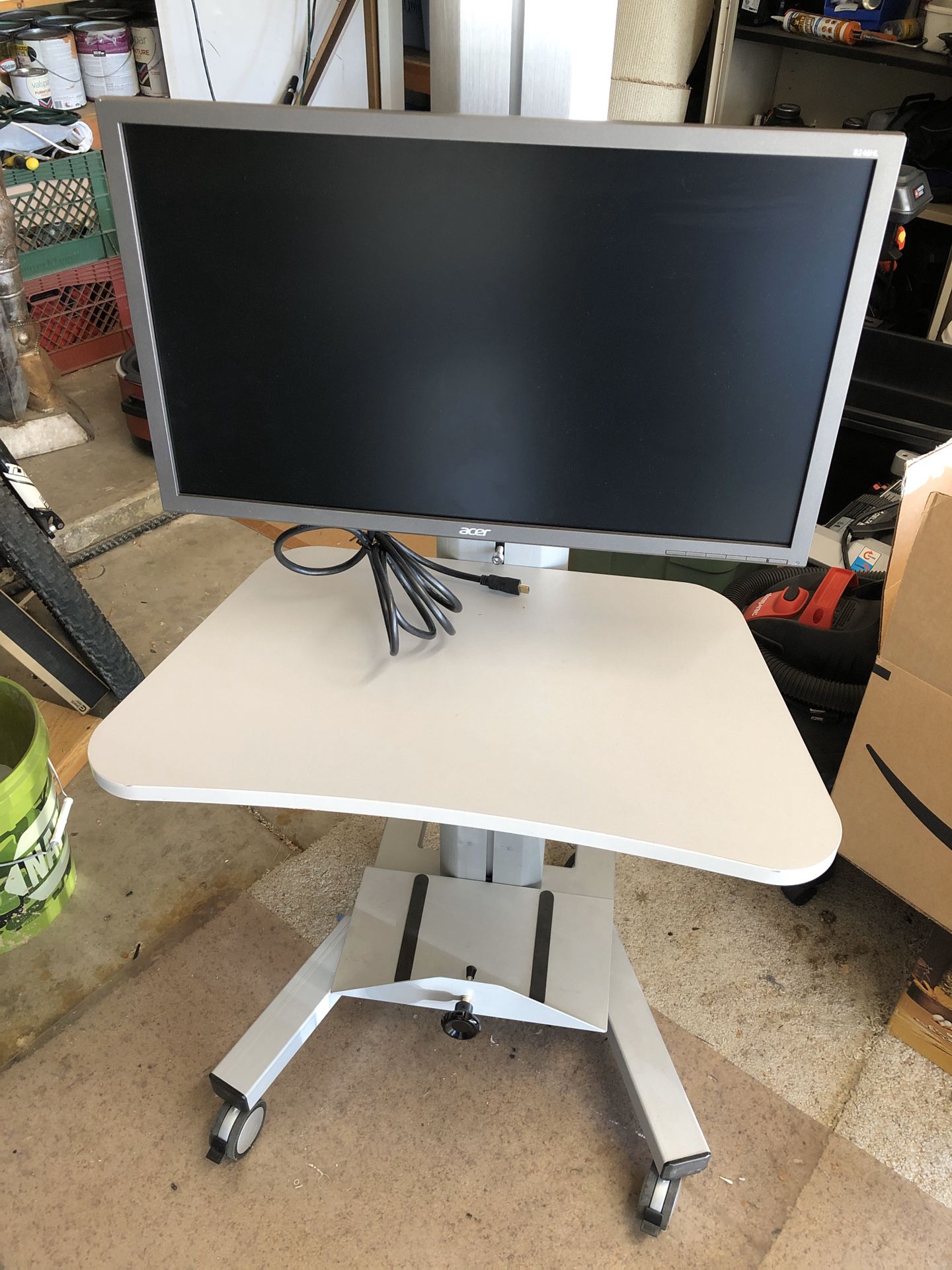 Rolling Computer Cart w/24” Monitor