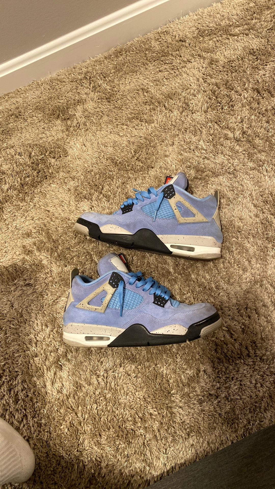 Jordan 4 university blue
