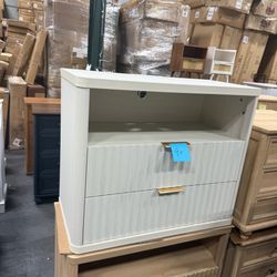LEYAOYAO 31" Wide Fluted Nightstan d with Charging Station