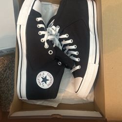 Converses Size 10 