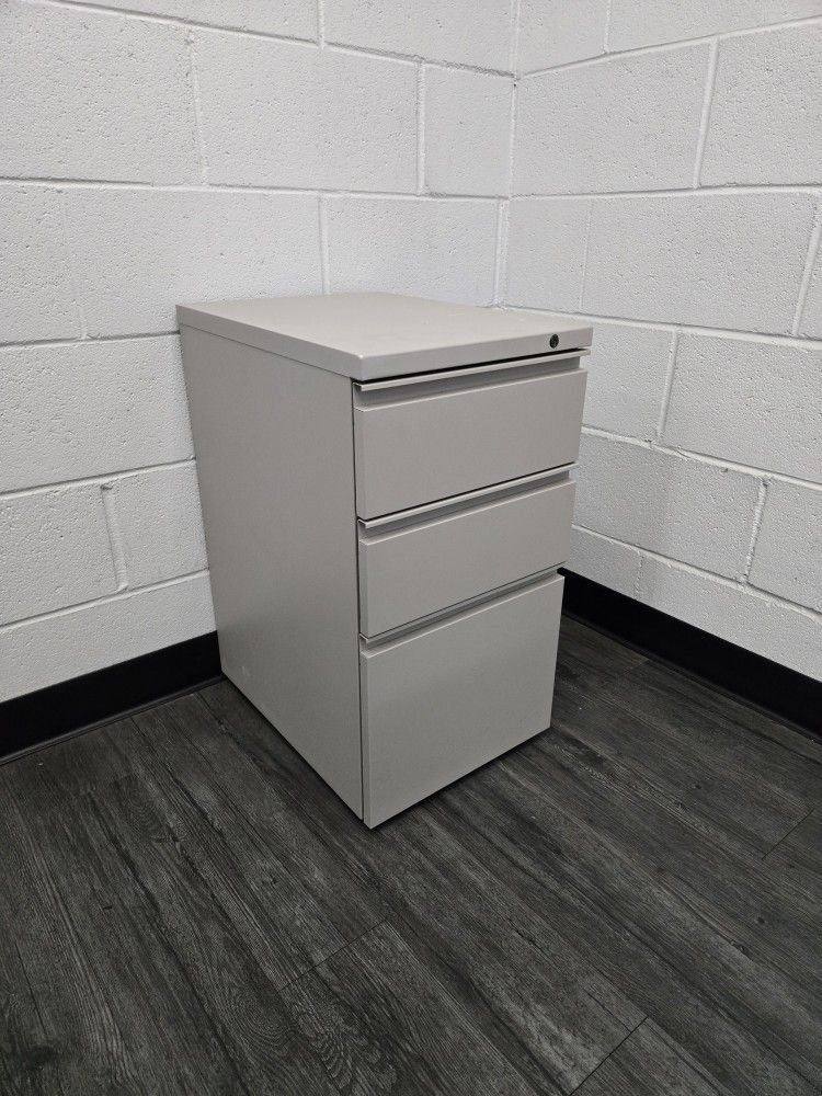 Herman Miller Metal File Cabinet With Key 🔑 