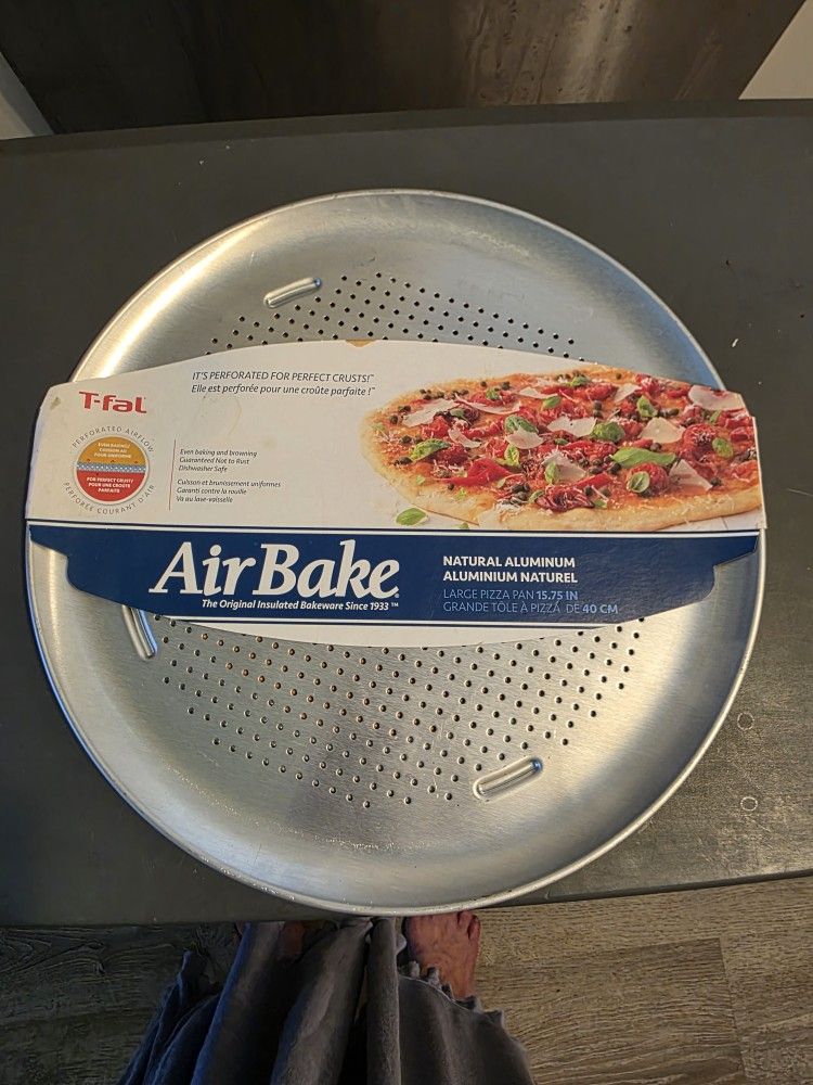 AirBake Large Pizza Pan 15.75 In I Have 2 One Is New,1 Is Used One Time In Convection Oven Will Fit A Costco Pizza Rancho&Mill Colton