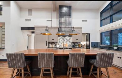 Luxury Kitchen & Butler’s Pantry