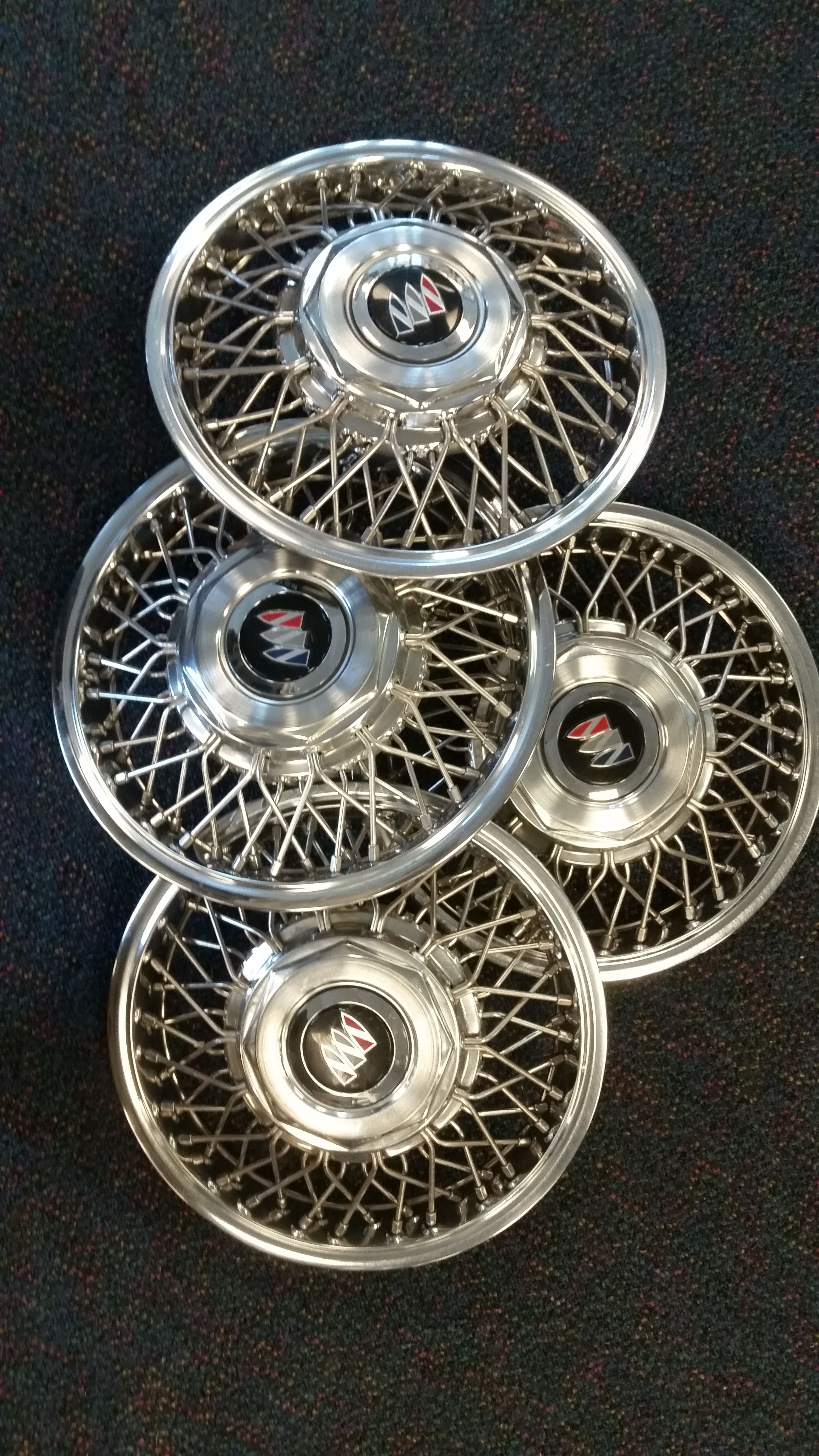 Pontiac hubcaps