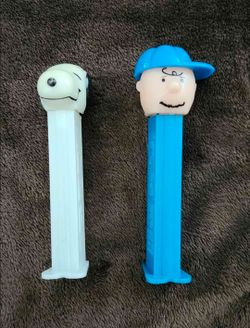 Vintage Peanuts Pez Dispensers Snoopy and Charlie Brown Characters Blue White Feet