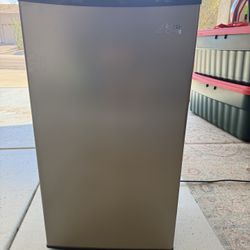 Arctic King 3.3 Cu ft Single Door Mini Fridge, Stainless Steel