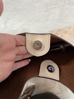 Louis Vuitton Carmel Mahina Leather Hobo Bag - Cream print