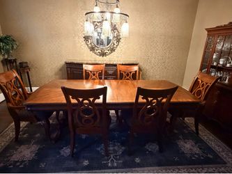Elegant Dining Table w/6 Chairs