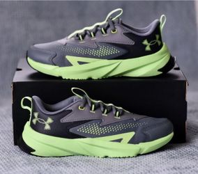 Under Armour Scramjet 6 Boys' Running Shoes | Color: Titan Gray / Black / Morph | Size: 6Y (Youth)