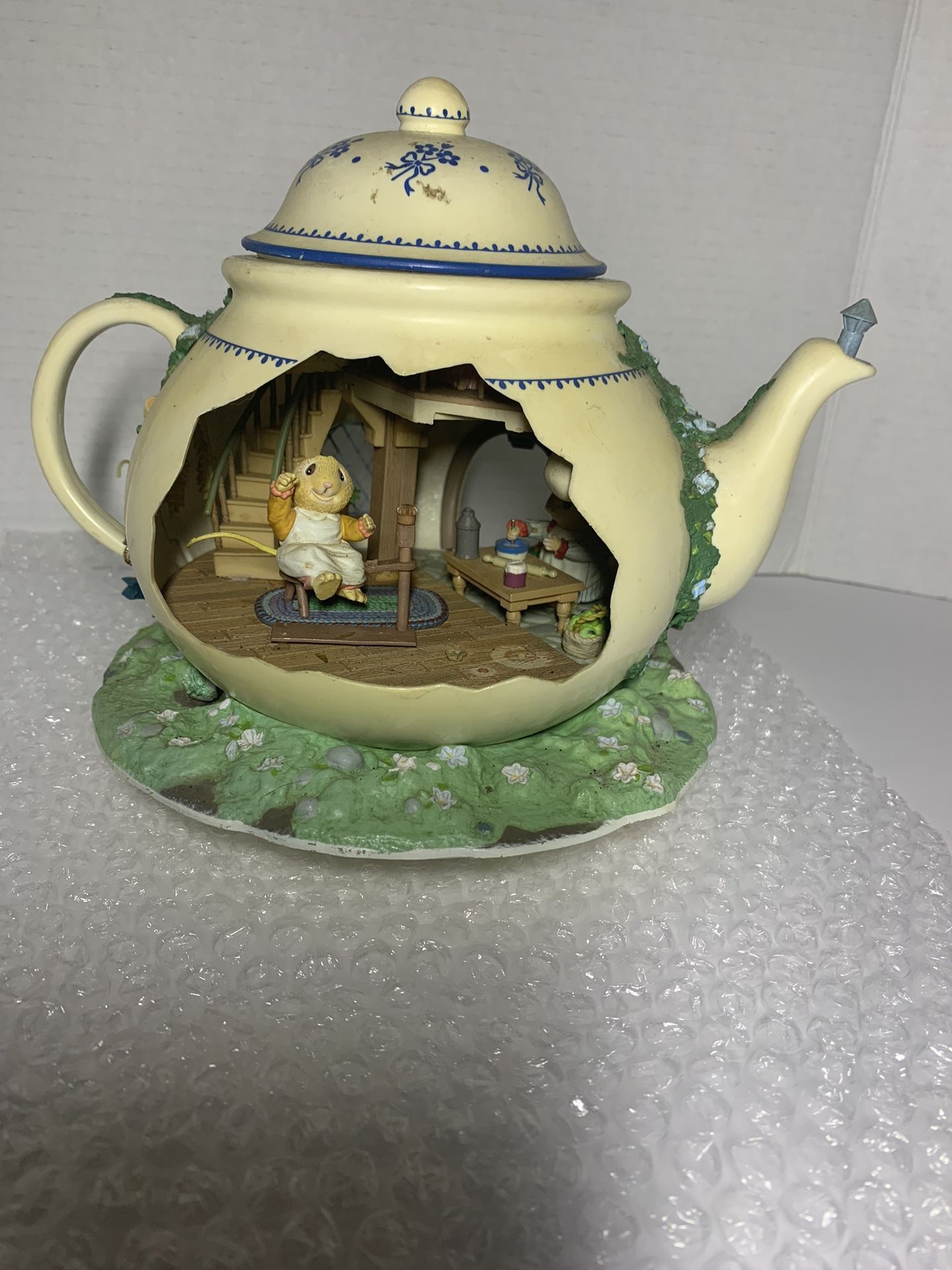 Vintage Enesco Teapot Bungalow Lighted Moving Music Box 