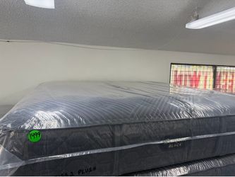 KING SIZE SIMMONS BEAUTYREST BLACK SERIES 2 (PLUSH) MATTRESS & BOX SPRINGS BED SET