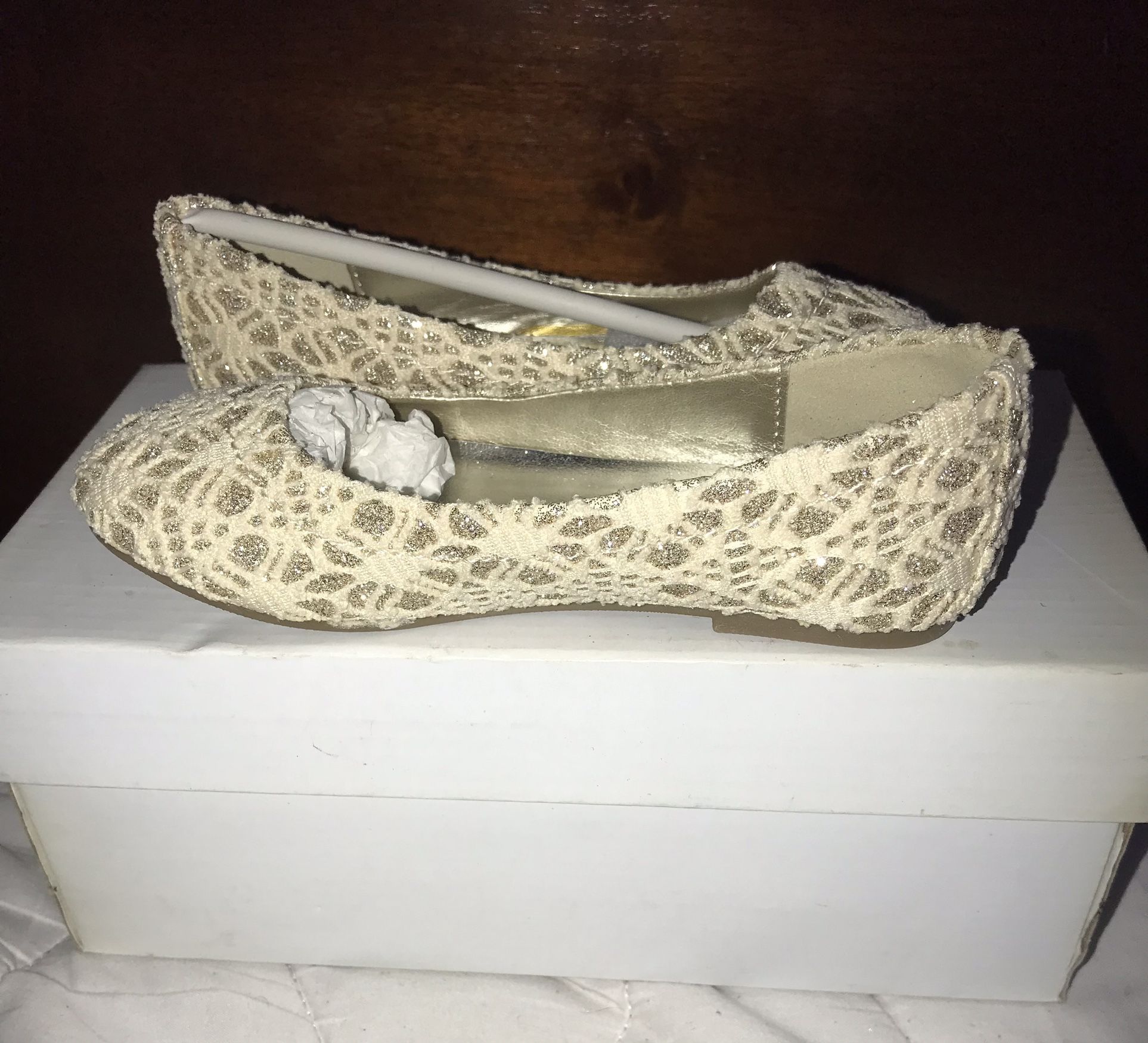 Girls Beige/Cream crochet Lace Flats with glitter