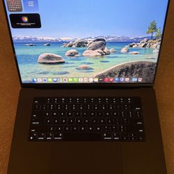 16” Apple MacBook Pro M4 Max