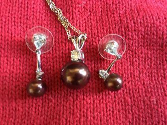Brown Pearl and stone locket and ear rings