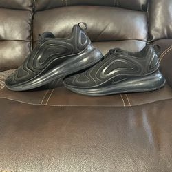 Nike Air Max 720 [SIZE 10] BLACK MENS    MAKE AN OFFER   PRICE NEGOTIABLE 