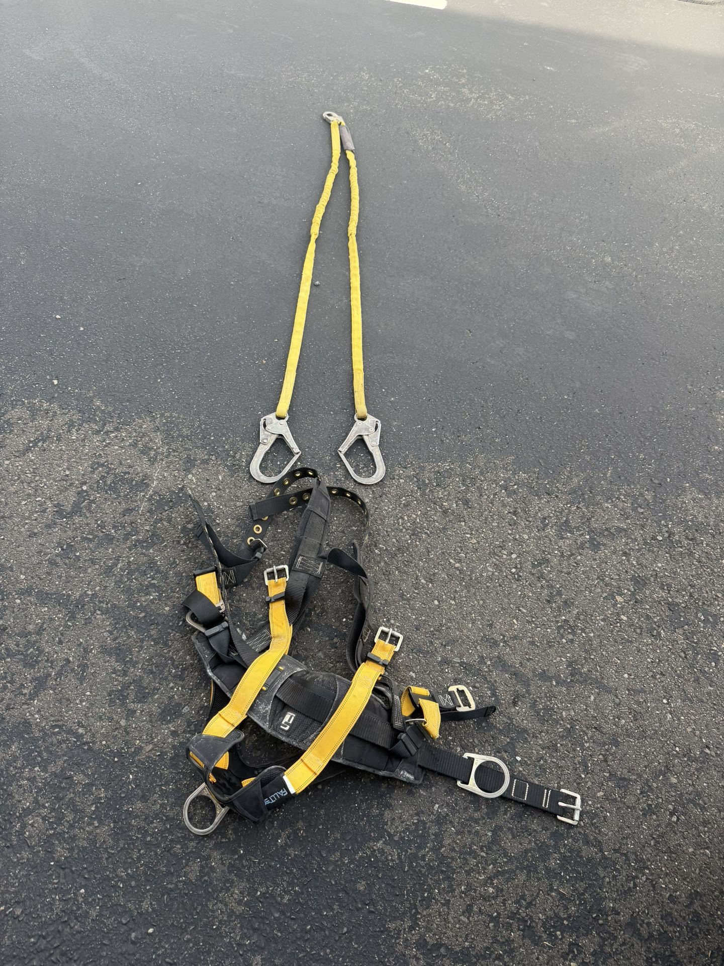 FallTech  Journeyman Tower Climber  6 D-rings, Dorsal, Sternal, Side, Seat; Yoke/Leg Pads; QC Chest/TB legs; Alum. Reinforced Padded Seat