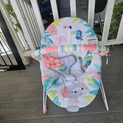 Baby vibrating bouncer