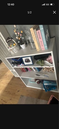 WHITE BOOKSHELF