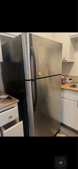 Stainless Steel Top-Freezer Refrigerator