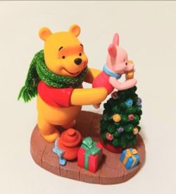 Rare Vintage Disney Winnie the Pooh & Piglet Decorating Christmas Tree Figure Resin Beautiful.