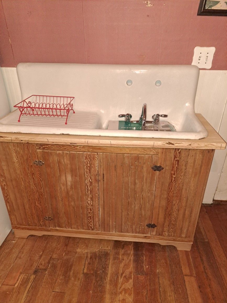 Porcelain Farmhouse Kitchen Sink For Sale