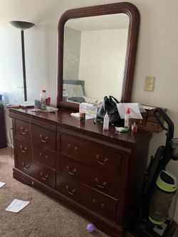 6 drawer wooden dresser with mirror