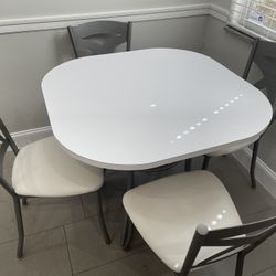 Kitchen Table With 4 Chairs