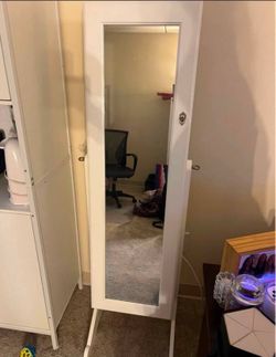 Mirror jewelry storage