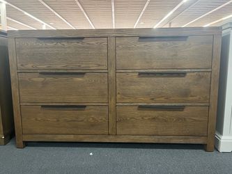 6-Drawer Wood Dresser in Walnut Finish，$380