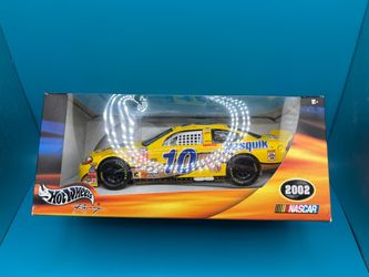 (NEW) Hot Wheels Racing 2002 Ford Taurus NASCAR Scott Riggs #10 Nesquik Nestle Hot Wheels 1:24 Race Car