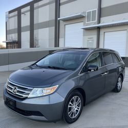 2011 Honda Odyssey- Fully Loaded! Mint Condition! Family Ready!