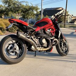 2016 Ducati Monster