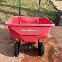 Earthway Spreader Grass Feeder/ Fertilizer
