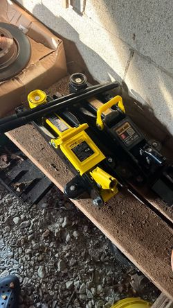 (2) 2 Ton Jacks