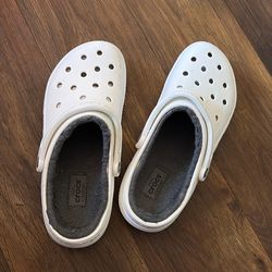 Men  9  woman 11 crocs