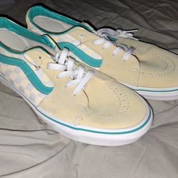 vans size 10.5 shoes 50 dollar each cada una 