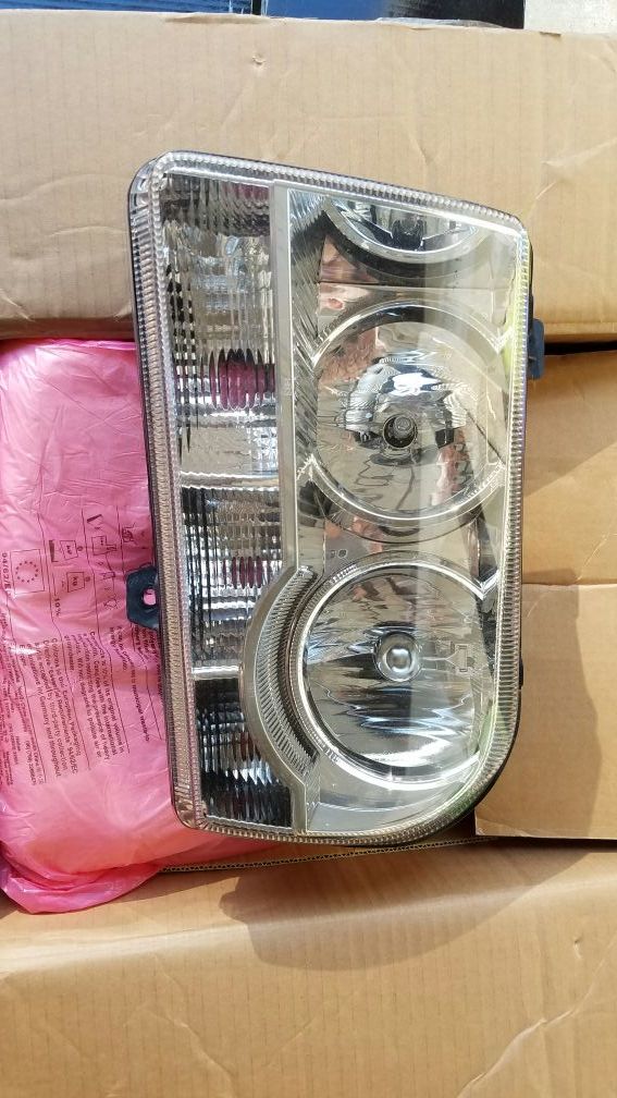 Chrysler 300 OEM headlights pair left and right