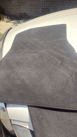 8 mats for BMW. 4 fabric  and 4 plastic