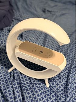 Multifunctional Clock + Wireless Charging Pad (Modern Design)