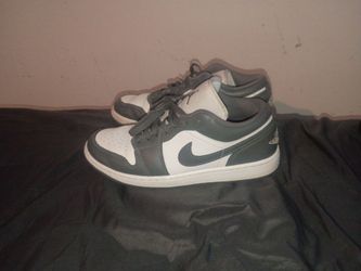 Nike Air dunks low top size 9