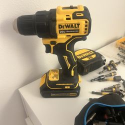DeWalt Lithium Ion Cordless 20V Drill 1/2 Inch Plus 20V battery & Drill Bit Set