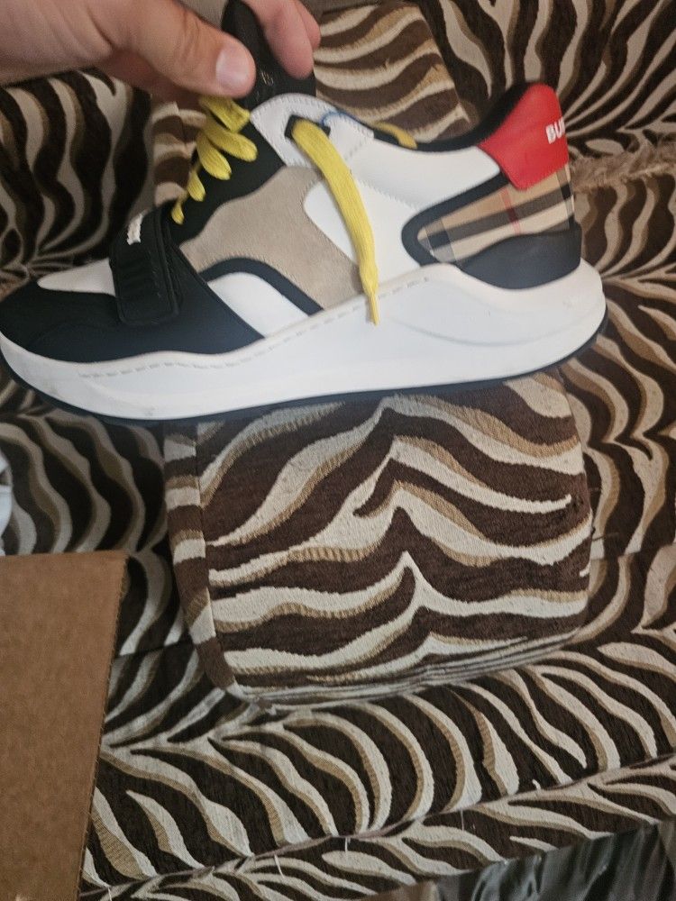 Burberry Men Shoes
