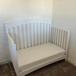 4-in-1 Convertible Delta Crib w Mattress