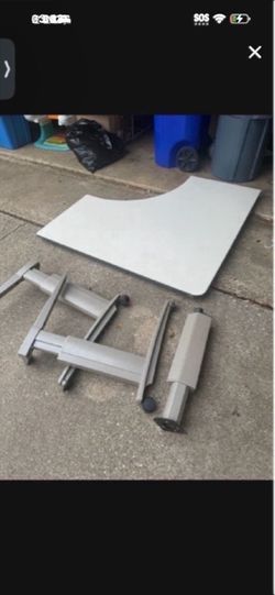 Office desk with adjustable legs