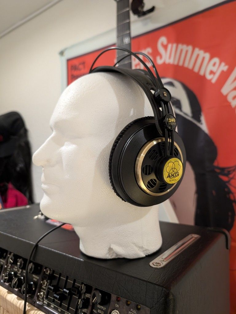 AKG K240 Studio
Headphones