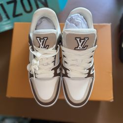 Louis Vuitton Brown And White Never Been warn Size 6/40