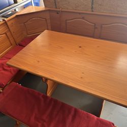 Table/breakfast Nook